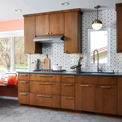 Modern Kitchen Backsplash Ideas - Photos & Ideas | Houzz Geometric Tile Design, Mid Century Modern Kitchen Design, Modern Kitchen Backsplash, Tile Design Ideas, Mcm Kitchen, Modern Kitchen Remodel, Dark Wood Cabinets, Flat Panel Cabinets, Mid Century Modern Kitchen