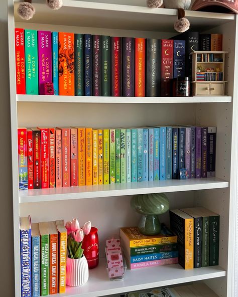 Another bookshelf post because I reorganized my bloom books shelf to accommodate the rest of the briar U series by Elle Kennedy and I wanted to show you guys how she’s looking now 💓🫶🏻 QOTD: which shelf here is your favourite? I’m trying to decide which ones I might want to move around and which ones need to stay the same! I really love the rainbow shelf as well as the middle shelf with all my props but I would love any feedback that you guys have! Also I’m editing all day today, I am so inc... Briar U Series, Bookshelf Goals, Dream Bookshelf, Rainbow Bookshelf, Rainbow Shelf, Reading Bookshelf, Book Butterfly, Bookstagram Aesthetic, Books Shelf