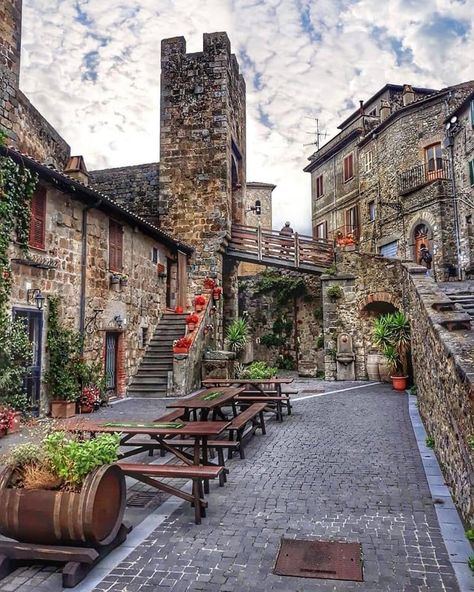 Bolsena Italy, Classical House, France City, Building Aesthetic, Building Photography, Italian Garden, Beautiful Travel Destinations, Mountain Homes, Northern Italy