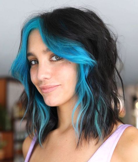 Wavy Long Bob with Blue Money Pieces E Girl Hairstyles, Blue Hair Highlights, Face Framing Hair, Rambut Brunette, Hair Color Underneath, Peekaboo Hair, Hair Color Streaks, Money Piece, Hair Streaks