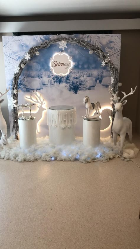 Winter Wonderland Birthday Decorations, Quinceanera Winter Wonderland, Winter Wonderland Birthday Party, Winter Baby Shower Themes, Wonderland Party Decorations, Winter Party Decorations, Glam Christmas Decor, Winter Wonderland Birthday, Winter Onederland Birthday