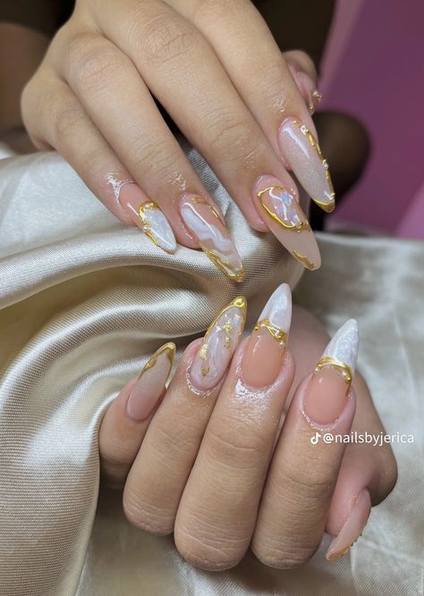 White And Gold Marble Nails, White And Gold Marble, Stilleto Nails Designs, Wave Nails, Beauty Hacks Nails, Fancy Nails Designs, Glamour Nails, Summery Nails, Girly Acrylic Nails