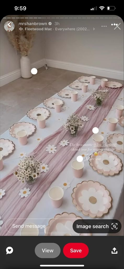 Daisy Baby Shower, Flower Birthday Party, Idee Babyshower, Baby Birthday Decorations, Daisy Party, Simple Hijab, Bunny Birthday, First Birthday Party Themes, First Birthday Themes