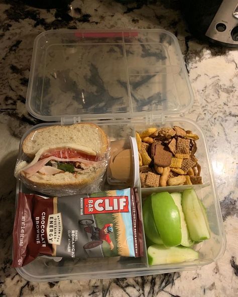 Food Ideas Lunch Easy, Unhealthy Lunch Ideas, Lunch Ideas For School High School, Lunchbox Ideas Highschool, Stacked Bento Box Lunch Ideas, Peanut Butter Lunch Ideas, School Lunches High School, School Lunch For High Schoolers, School Lunch Inspo Aesthetic