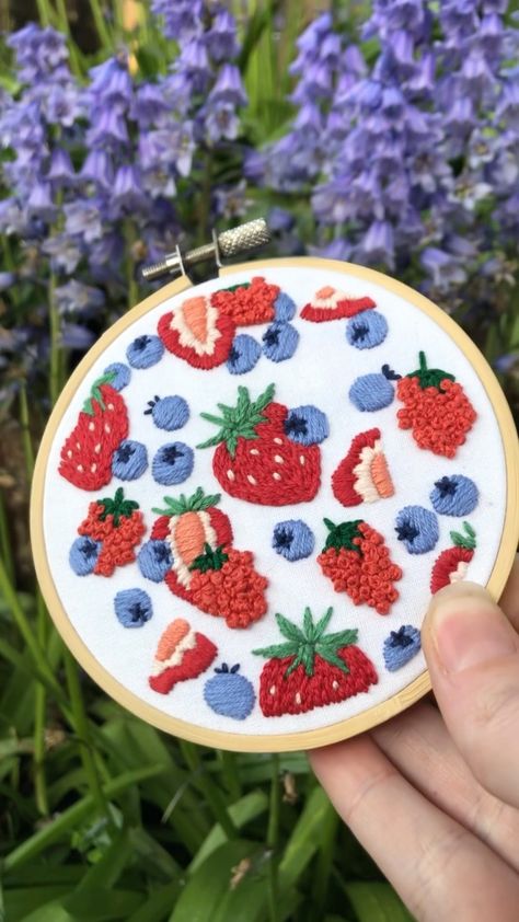 Food Embroidery Ideas, Peaches Embroidery, Embroidered Blueberries, Blueberry Embroidery, Food Embroidery, Shoes Embroidery, Strawberry Embroidery, Diy Embroidery Patterns, Hand Embroidery Projects