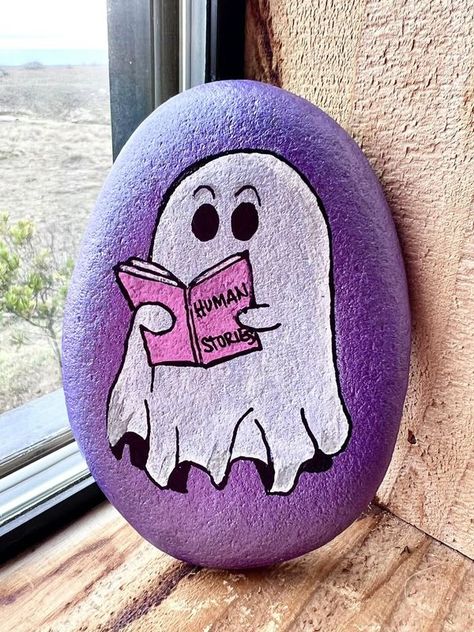 painting rocks! | Facebook Ghost Rocks Painted, Fall Canvas Painting, Garden Rock Art, Halloween Clay, Diy Rock Art, Halloween Rocks, Stone Art Painting, Painted Rocks Kids, Painted Rocks Craft