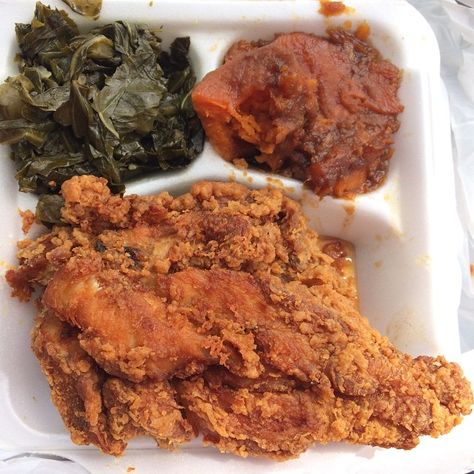 Hot chicken, deep-fried mac and cheese, catfish, barbecue and biscuits: a guide to Philadelphia's best soul food. Knoxville Restaurants, Alabama Food, Crunchy Chicken Tenders, Fried Mac And Cheese, Soul Food Restaurant, Vegetable Plate, Chicken Shop, Fried Catfish, Turnip Greens