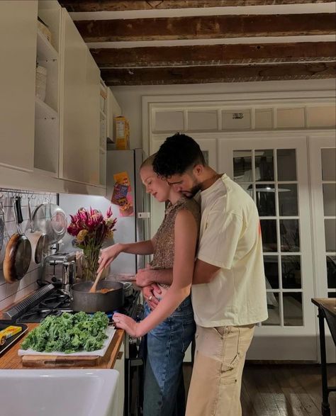 Cooking Dinner With Boyfriend Aesthetic, 2025 Vision Board Aesthetic Couple, Cooking Couple Relationship Goals, Cooking Dinner Together Aesthetic, Cooking With Partner Aesthetic, Romantic Cooking Aesthetic, Husband Helping Wife In Kitchen, Couple Aesthetic Vision Board Ideas, Live With Boyfriend Aesthetic