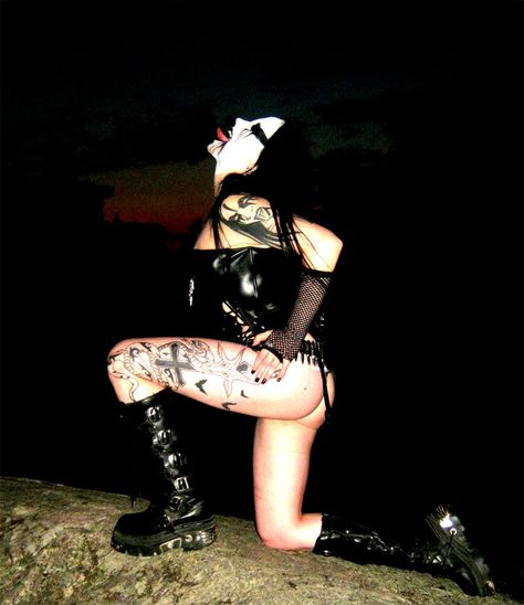 Anguished.j Black Metal Women, Black Metal Photoshoot, Black Metal Men, Female Black Metal, Black Metal Pfp, Black Metal Outfit, Black Metal Tattoo, Black Metal Aesthetic, Black Metal Fashion