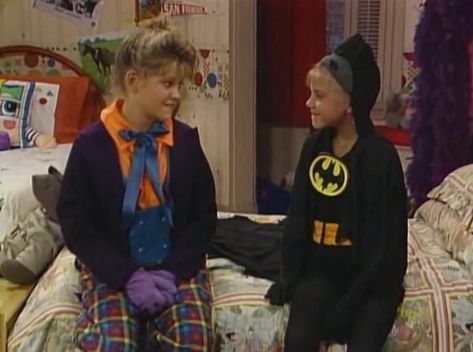 11 'Full House' Episodes To Watch For Halloween Halloween Costume Game, Danny Tanner, Dj Tanner, Uncle Jesse, Halloween Episodes, Divorce Court, Fuller House, Matching Costumes, Halloween Costume Contest