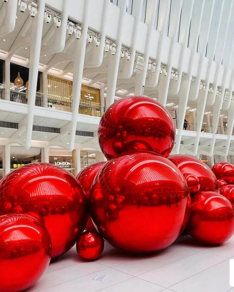 We are excited to announce the arrival of our newest decorating item…. Giant foil balloon balls!!🎈 716-685-5590 🎉 🎉 🎉 #photobackdrops #giantfoilballs ##buffalony #BuffaloEventPlanners #BuffaloEvents #BalloonDecorBuffalo #ABuffaloBalloonCompany #DanceFloorDecor #CorporateEvents #balloonsforgalas #corporateeventsinbuffalo Christmas Giant Ornaments, Birthday 15, Giant Balloon, Inflatable Ball, Aisle Flowers, Shimmer Wall, Halloween Flowers, Giant Balloons, Christmas Balloons