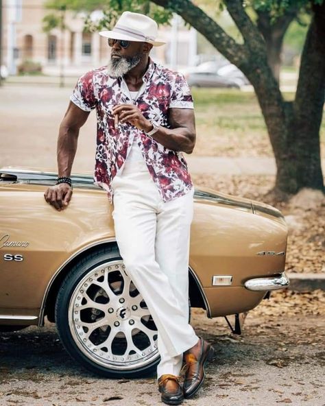 Silver Fox Mens Fashion, Silver Foxes Men, Men Portraits, Fox Club, Black Kings, Men Over 50, Silver Foxes, Portrait Photography Men, Advanced Style