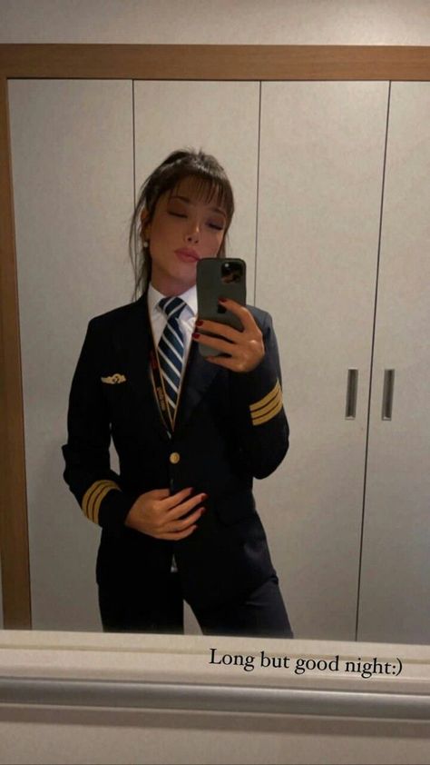 Lady Pilot Aesthetic, Pilot Motivation, Kelly Lebrock Weird Science, Pilot Dream, Lady Pilot, Pilot Aesthetic, Pilot Life, Future Pilot, Pilot Career