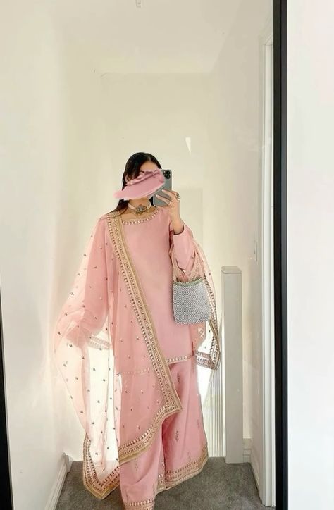 Pink Eid Outfit, Eid Dress Ideas, Trending Summer Nails, Bitmoji Outfits, Desi Fits, Outfits Baddie, Desi Dress, Modest Casual Outfits, Pakistani Fashion Casual