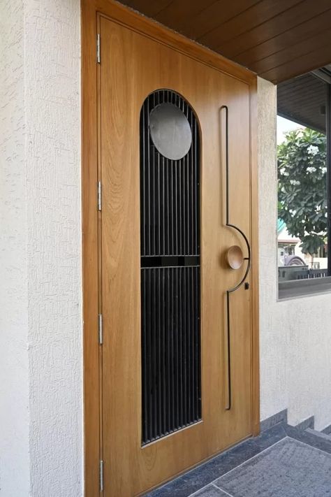 A vaastu compliant home that makes the past and the present meet | Woodpeckers Studio Safety Door Design Entrance Grill, Devghar Design, Safety Door Grill Design, Bed Elevation, Safety Door Design Entrance, Safety Door Design, Foyer Design Ideas, Security Door Design, Jali Door