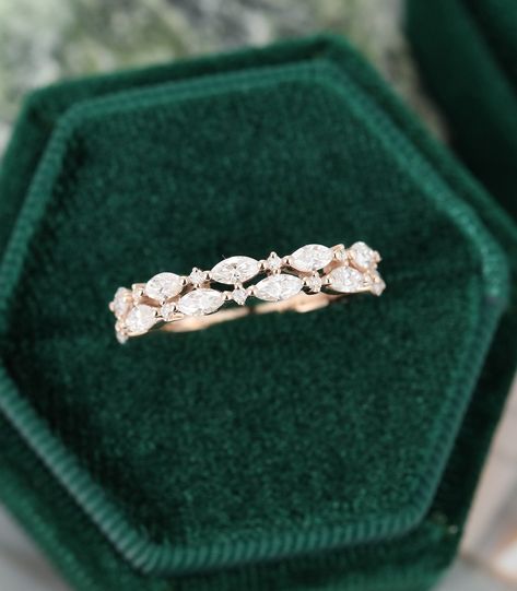 Gold Wedding Band Women, Gold Wedding Bands Women, Rose Gold Wedding Band, Wedding Band Women, Moissanite Engagement Ring Oval, Moissanite Wedding Band, Wedding 2025, Vintage Wedding Band, Rose Gold Wedding Bands