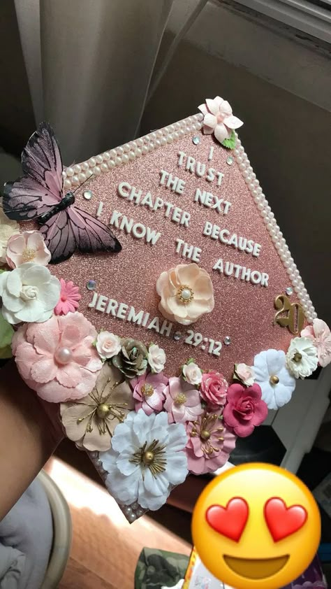 Matching Graduation Caps Best Friend, Graduation Day Ideas, Wolf Cut With Curtain Bangs, 8th Grade Graduation Party, Disney Graduation Cap, Flower Graduation Cap, Flower Graduation, Shoes For Teens