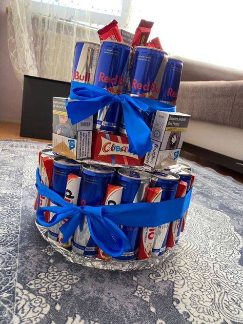 Redbull Gift Basket Ideas, Red Bull Gift Ideas, Redbull Cake, Candy Birthday Cakes, 21st Bday Ideas, Small Birthday Gifts, Bff Gifts Diy, Bff Birthday Gift, Beer Birthday