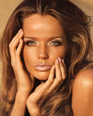 1960s Makeup, Hippie Makeup, 70s Makeup, Patti Hansen, Glamorous Evening Dresses, Lauren Hutton, Sixties Fashion, Top Models, Mode Vintage