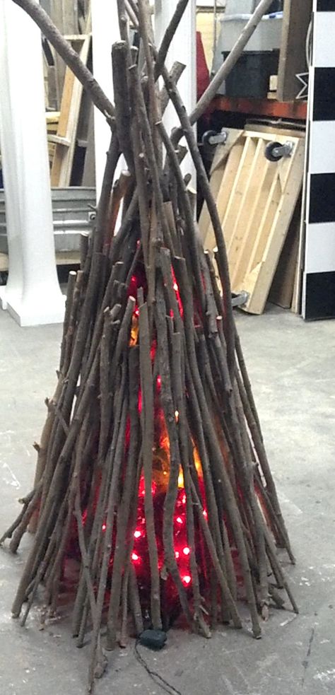 A faux campfire..why not? Campfire Parade Float, Diy Campfire Prop, Faux Campfire, Campfire Decor, Rustic Elegance Decor, Fake Campfire, Prom Party Ideas, Santa Claus Parade, Army Theme