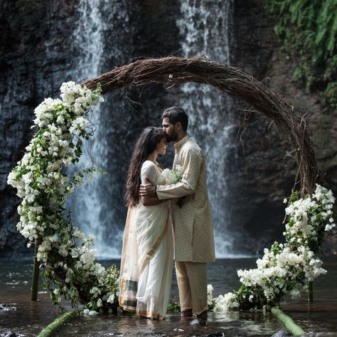 Kanji varam saree - banyan tree decoration with white bougainvillea flowers - South Indian themed wedding - nature lovers - Mauritius Indian Wedding In Nature, Forest Wedding Indian, Forest Indian Wedding, South Indian Wedding Decorations, Varmala Stage, White Bougainvillea, Mauritius Wedding, Bougainvillea Wedding, Buddhist Wedding