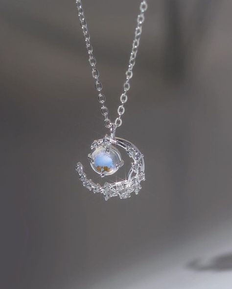 Magical Accessories Necklaces, Liontin Aesthetic, Kalung Liontin Aesthetic, Moon Necklace Aesthetic, Kalung Aesthetic, Spiritual Necklaces, Moon Stone Necklace, Expensive Necklaces, Simplistic Jewelry