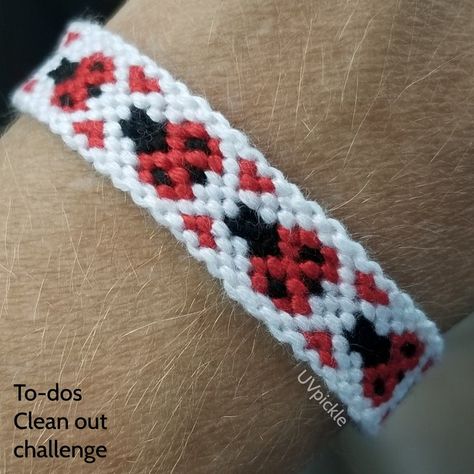 Normal pattern #148684 | BraceletBook Ladybug Friendship Bracelet, Ladybug Bracelet Pattern, Ladybug Bracelet, Summer Nature, Bugs And Insects, Love Bugs, Friendship Bracelet Patterns, Bracelet Patterns, Friendship Bracelet