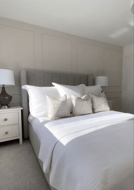 Grey Panelling Bedroom, Greige Bedroom Ideas, Grey And White Bedroom, Greige Bedroom, Bedroom Decoration Ideas, Apartment Decorating Living, White Room Decor, Upholstered Bedroom, Classy Bedroom