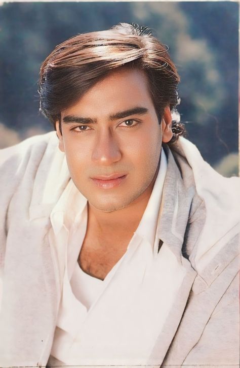 Ajay Devgan Old Photos, Ajay Devgan, Generator House, Aamir Khan, Couples Poses, Couples Poses For Pictures, My Photo Gallery, Poses For Pictures, Couple Posing