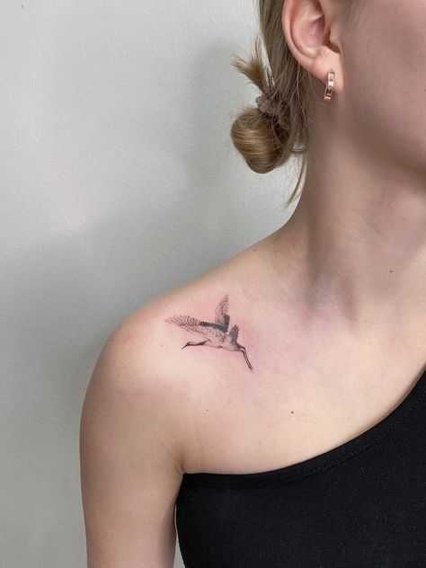 Miniature realistic stork tattoo White Stork Tattoo, Crane Tattoo Shoulder, Stork Tattoo Design, Nightingale Tattoo, Stork Tattoo, Paper Crane Tattoo, Heron Tattoo, Swan Tattoo, Crane Tattoo