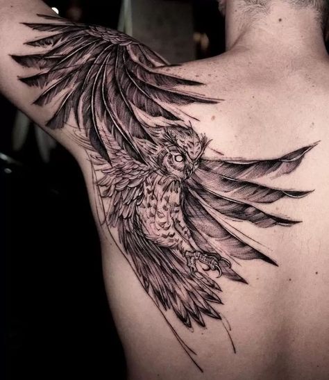 Owl back tattoo. Black work. Owl Tattoo Back, Mens Owl Tattoo, Owl Tattoo Meaning, Realistic Owl Tattoo, Owl Tattoo Sleeve, Alas Tattoo, 5 Tattoo, Owl Tattoo Drawings, Small Wave Tattoo