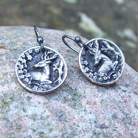 Tiny Deer Earrings. Ear wires are sterling oxidized sterling silver. The total drop length of the earrings are about 1 inch. Deer pieces were hand cast in pewter and are 5/8 of an inch in diameter.  **Please check my shop policies before ordering to see important information on turnaround times, shipping methods and returns : http://www.etsy.com/shop/KDemARTe/policy?ref=shopinfo_policies_leftnav Deer Earrings, Small Deer, Woodland Earrings, Jewelry Rustic, Silver Metal Clay, Lover Jewelry, Earrings Nature, Handmade Gold Jewellery, Woodland Scene