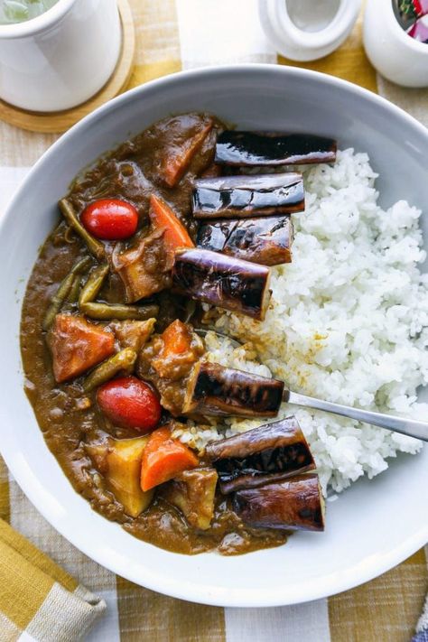 Japanese Coco Ichibanya-Style Vegetable Curry | Pickled Plum | Easy Asian Recipes Homemade Japanese Curry, Coco Curry, Hearty Recipes, Eggplant Curry, Boiled Vegetables, Cold Weather Food, Easy Japanese Recipes, Japanese Curry, Vegetable Curry