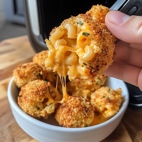 Air Fryer Mac and Cheese Balls Recipe Air Fryer Mac And Cheese, Jam Drops Recipe, Mac And Cheese Balls Recipe, Cheese Air Fryer, Mac And Cheese Balls, Rissoles Recipe, Cheese Balls Recipe, Mac N Cheese Balls, Classic Mac And Cheese