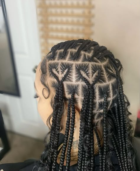 Fulani Braids With Heart Design, Star Cornrows Braids, Heart Braids Hairstyle, Heart Fulani Braids, Knotless Braids With Heart, Boho Braids Knotless, Knotless Locs, Hair Braiding Ideas, Cutesy Hairstyles