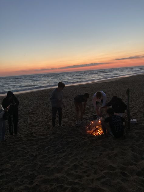 #feu #🔥#plage #amis #friends Qui Ment, False Beliefs, Bonfire Party, Manifesting Dreams, A Moment In Time, High Life, Beach Sunset, Dream Life, Summer Vibes