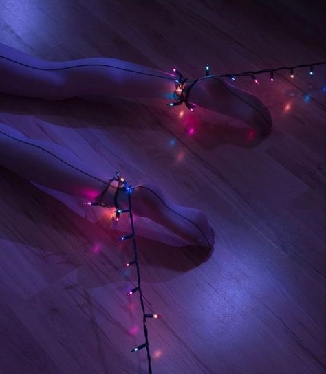 Christmas Light Photography, Stolen Image, Manual Photography, Beautiful Photoshoot Ideas, Holiday Photoshoot, Christmas Shoot, Merry Christmas To You, Christmas Photoshoot, Model Photography