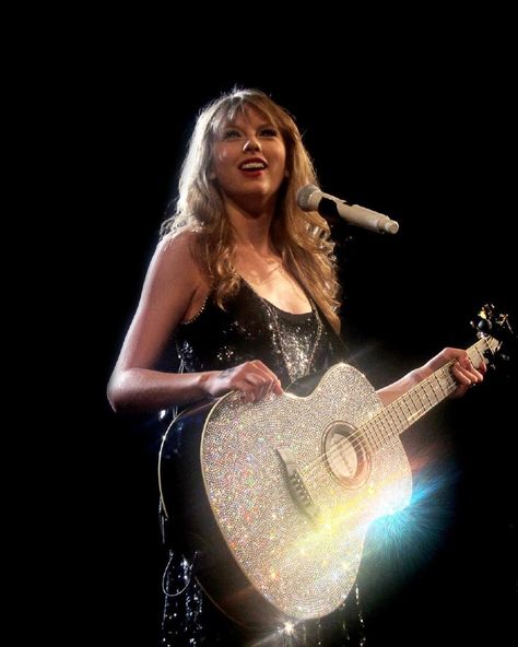 Speak Now World Tour, Speak Now Tour, Taylor Swift Guitar, Blondie Girl, Cray Cray, Taylor Swift Speak Now, Swift Tour, Estilo Taylor Swift, Speak Now