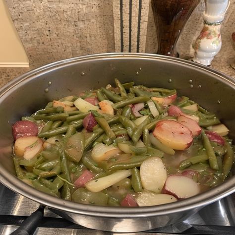 Southern Style Green Beans and Red Potatoes Green Beans And Red Potatoes, Southern Style Green Beans, Baked Caramel Apples, Strawberry Bread Recipes, Mexican Cornbread Recipe, Homemade Fried Rice, Fresh Garden Salad, Crockpot Chicken And Dumplings, Potato Muffins