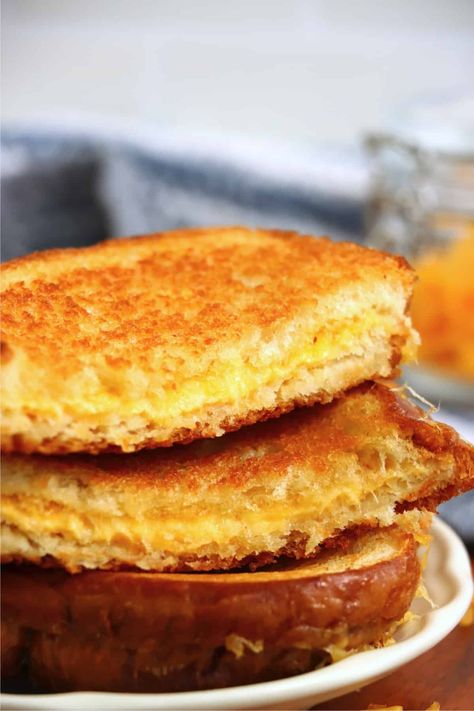 Oven Baked Grilled Cheese for a Crowd - Inspirational Momma Oven Baked Grilled Cheese, Grilled Cheese For A Crowd, Grilled Cheese Bread, Baked Grilled Cheese, Baked Sandwiches, Making Grilled Cheese, Easy Dog Treat Recipes, Easy Dog Treats, Cheese Pairings