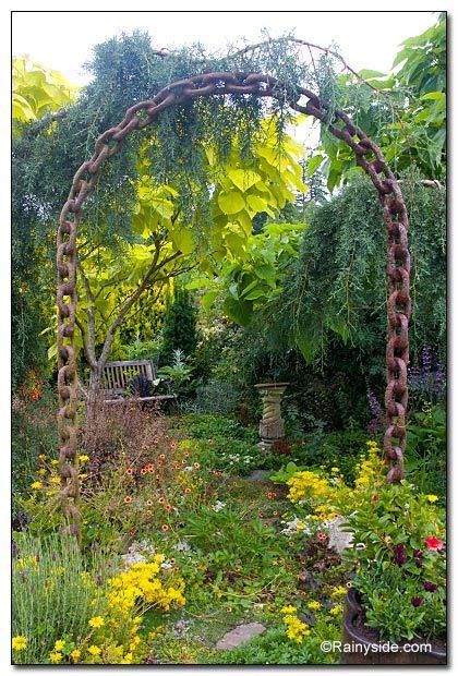 Welded Chain Garden Arch Rusty Chain, Chain Art, Night Scenes, Farm Nursery, Garden Idea, Metal Yard Art, Metal Garden Art, Sculpture Metal, Junk Art