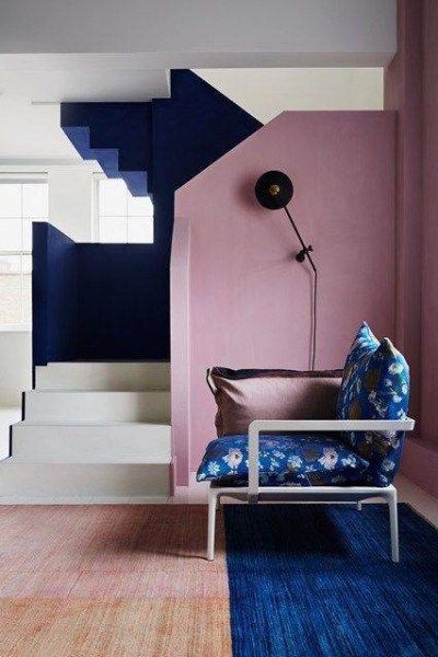 34 Ideas to Paint a Color Block Wall | Domino Carpeted Stairs, Painted Staircases, Deco Rose, Painted Stairs, Modern Upholstery, Colour Blocking, Block Wall, Design Del Prodotto, A Living Room