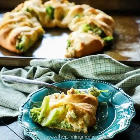 Chicken Broccoli Cheddar Crescent Ring Recipe • The Pinning Mama Croissant Dinner Recipe, Ring Recipes, Crescent Ring Recipes, Chicken Croissant, Chicken Bacon Ranch Bake, Crossant Recipes, Crescent Roll Recipes Dinner, Chicken Broccoli Stir Fry, Mary's Kitchen