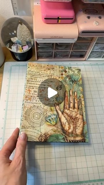 Lachimolala_things on Instagram: "New tutorial💜 #scrap #scrapbooking #lachimolala_things #tutorial #magnetic" Scrapbooking Original, Scrapbook Albums Tutorial, Journals Diy, Envelope Book, Handmade Journals Diy, Scrapbooking Collage, Punch Ideas, Journal Making, Vintage Junk