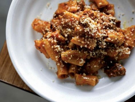 Mushroom Bolognese, Pork Pasta, Sauce Bolognaise, Bolognese Recipe, Dried Mushrooms, Vegetarian Pasta, Spaghetti Sauce, Rigatoni, Ground Pork