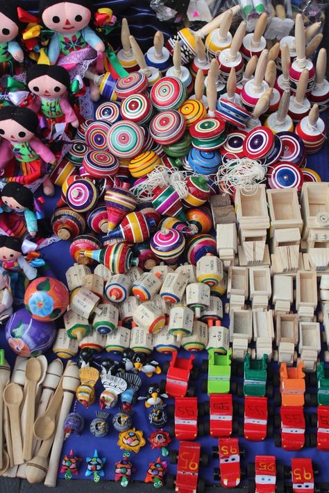 This colorful street display of toys is so characteristic of Mexico and the love of beauty. ✢ Viva la FIESTA | juguetes Mexican Traditions, Mexican Party Theme, Mexican Christmas, Mexican Heritage, Mexico Culture, Quince Ideas, Mexican Party, Mexican American, Mexican Wedding