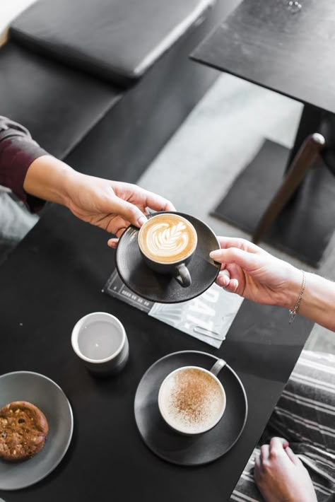 Photoshoot Ideas Coffee Shop, Cafe Photoshoot Ideas, Coffeeshop Photography, Cafe Photoshoot, Idea Photography, Brew Bar, Coffee Shop Branding, Coffee Shop Photography, Iced Coffee Drinks