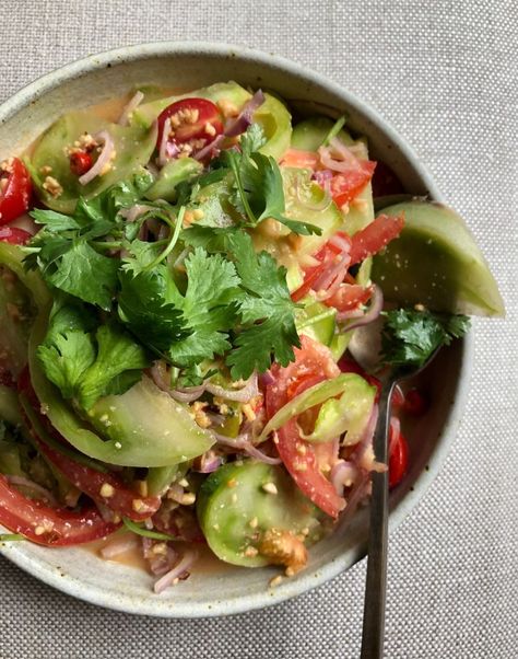 Burmese Green Tomato Salad Recipe - Viet World Kitchen Green Tomato Salad, Vegetarian Chile, Pickled Green Tomatoes, Tomato Salad Recipe, Burmese Food, Green Tomato Recipes, Tomato Salad Recipes, Tomato Season, Best Cookbooks