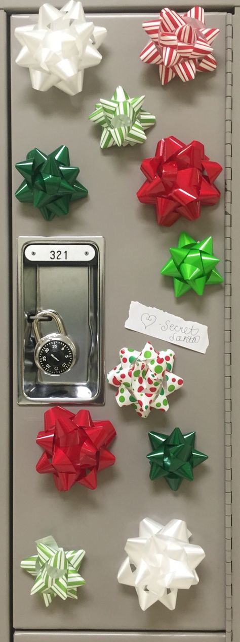 Christmas locker decorations! A secret Santa surprise! Locker Decorations Outside Doors, Winter Locker Decorations, Locker Decorations Christmas, Christmas Locker Decorations Schools, Christmas Locker Decorations Ideas, Christmas Locker Ideas, Locker Christmas Decorations, Birthday Crafts For Friends, Christmas Locker Decorations