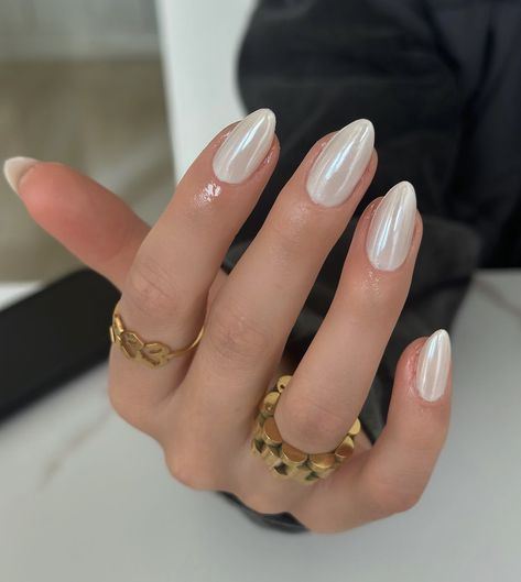 Gel Tips Nails Ideas Short Almond, Almond Nail Ideas, White Chrome Nails, Short Almond Nails, Subtle Nails, Pearl Nails, Almond Nail, Nail Swag, Classy Nails